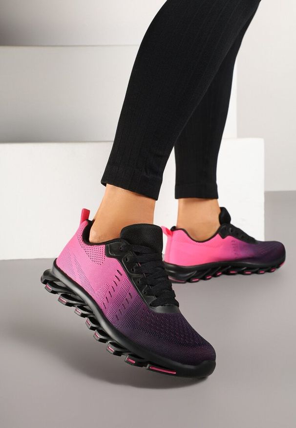 Born2be - Czarno-Fuksjowe Buty Sportowe Sneakersy z Tłoczoną Podeszwą Leathrose. Okazja: na co dzień. Zapięcie: sznurówki. Kolor: czarny. Materiał: jeans. Sezon: lato, wiosna
