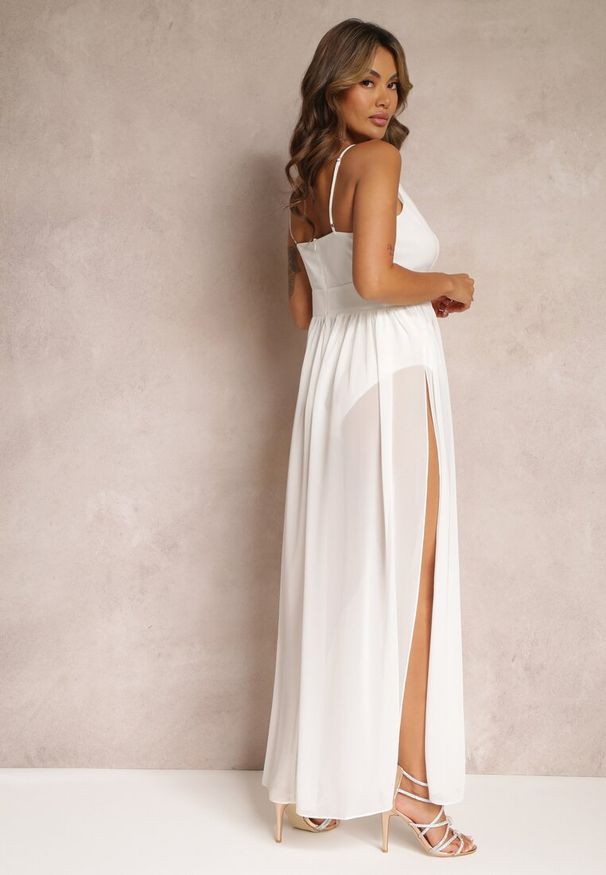 Renee - Biała Rozkloszowana Sukienka Maxi z Gumką w Pasie i Majtkami Medane. Kolor: biały. Długość rękawa: na ramiączkach. Długość: maxi