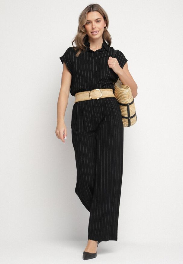 Born2be - Czarny Wiskozowy Komplet w Paski Koszula z Krótkim Rękawem i Spodnie Dalirel. Kolor: czarny. Materiał: wiskoza. Wzór: paski