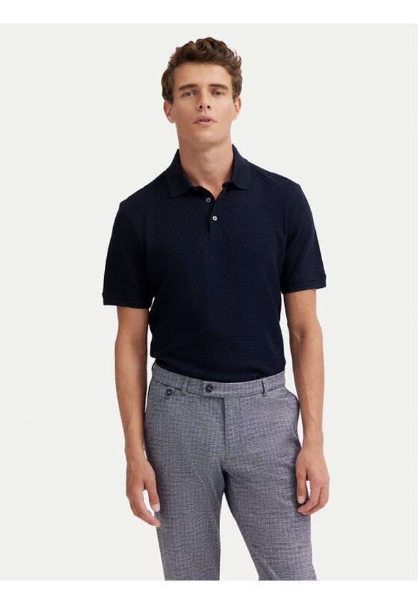 Bugatti Polo 8150-75104C Granatowy Regular Fit. Typ kołnierza: polo. Kolor: niebieski. Materiał: bawełna