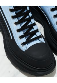 Alexander McQueen - ALEXANDER MCQUEEN - Niebieskie botki na platformie. Nosek buta: okrągły. Zapięcie: sznurówki. Kolor: czarny. Obcas: na platformie. Styl: klasyczny #4
