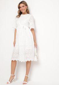 Born2be - Biała Bawełniana Ażurowa Sukienka Ozdobiona Paskiem Zelozi. Okazja: na co dzień. Kolor: biały. Materiał: bawełna. Wzór: aplikacja, ażurowy. Styl: casual, elegancki #2