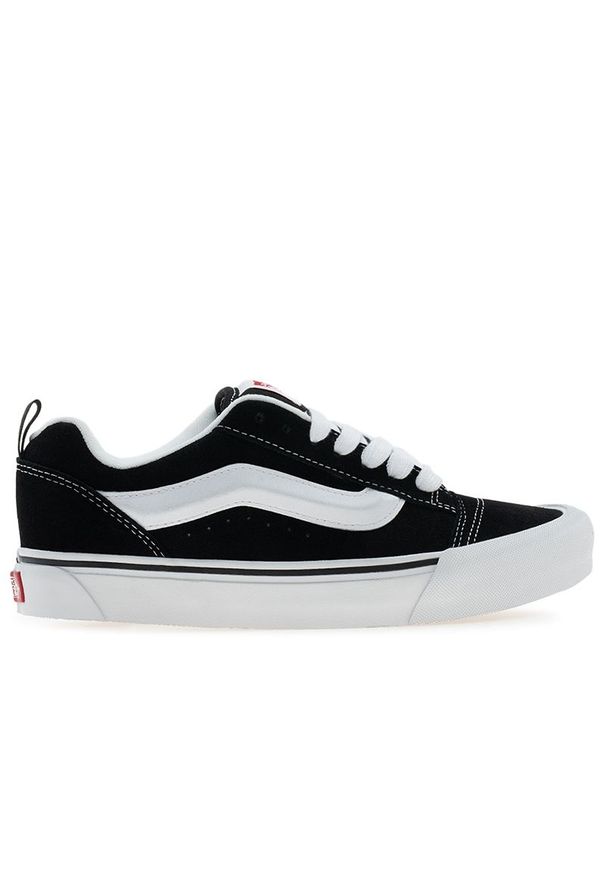 Buty Vans KNU Skool VN0009QC6BT1 - czarne. Okazja: na co dzień. Zapięcie: pasek. Kolor: czarny. Materiał: zamsz, guma, tkanina. Szerokość cholewki: normalna. Model: Vans Old Skool