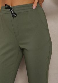 Renee - Ciemnozielone Spodnie z Gumką w Talii i Wiązaniem Fastar. Okazja: na co dzień. Kolor: zielony. Styl: casual, elegancki #3