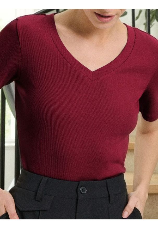 Sinsay - Koszulka z dekoltem V - bordowy. Kolor: czerwony