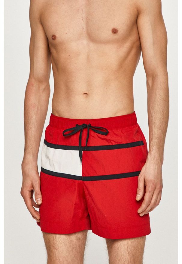 TOMMY HILFIGER - Tommy Hilfiger - Szorty kąpielowe. Kolor: czerwony. Materiał: tkanina