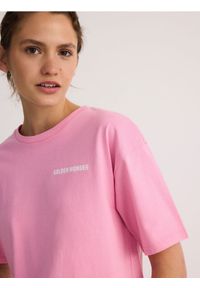 Reserved - T-shirt z napisem - pastelowy róż. Kolor: różowy. Materiał: bawełna. Wzór: napisy