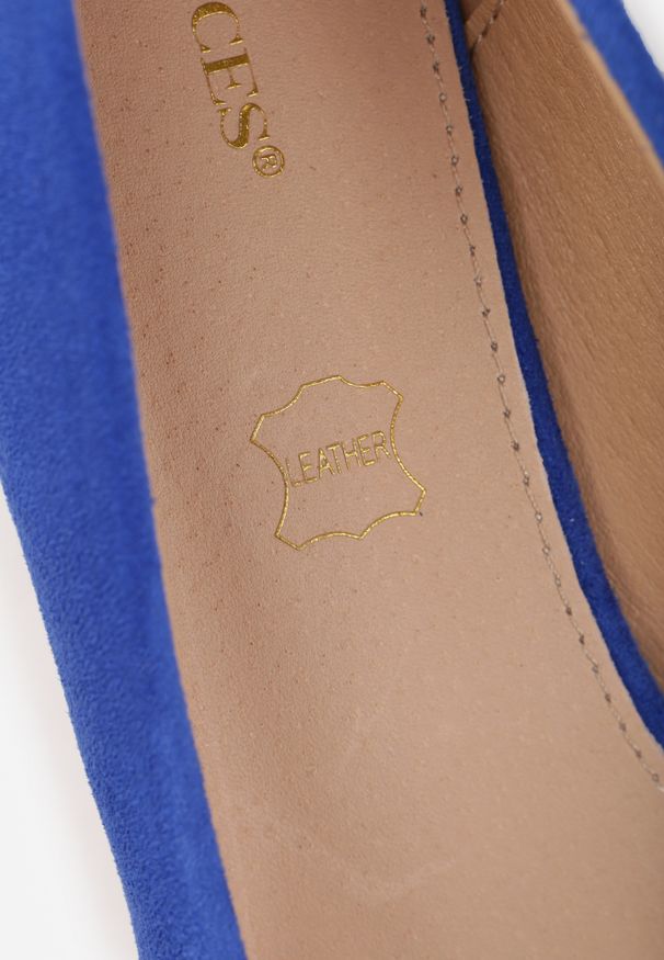 Renee - Niebieskie Czółenka Vices na Słupku ze Skórzaną Wkładką Ozdobione Cyrkoniami Fonamira. Okazja: na co dzień. Kolor: niebieski. Materiał: skóra. Wzór: aplikacja. Obcas: na słupku. Styl: casual, klasyczny