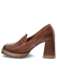 Brązowe Stylowe Półbuty Damskie Exquisite. Okazja: na co dzień, na spotkanie biznesowe. Kolor: brązowy. Materiał: skóra. Obcas: na obcasie. Styl: elegancki. Wysokość obcasa: średni #6