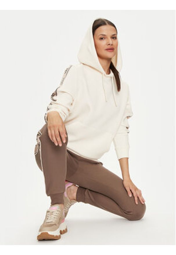 Guess Bluza V4YQ11 KB3P2 Beżowy Regular Fit. Kolor: beżowy. Materiał: bawełna
