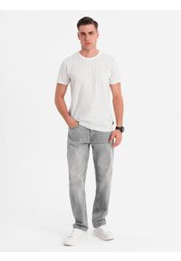 Ombre Clothing - Męska koszulka dzianinowa z nadrukiem full print – biała V3. Okazja: na co dzień. Kolor: biały. Materiał: dzianina. Długość rękawa: krótki rękaw. Długość: krótkie. Wzór: nadruk. Styl: klasyczny, casual #4