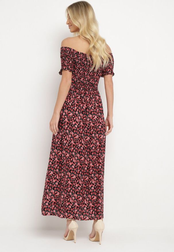 Born2be - Czerwono-Czarna Sukienka z Wiskozy Cheri. Typ kołnierza: dekolt hiszpanka. Kolor: czerwony. Materiał: wiskoza. Wzór: kwiaty. Sezon: lato. Typ sukienki: rozkloszowane. Długość: maxi