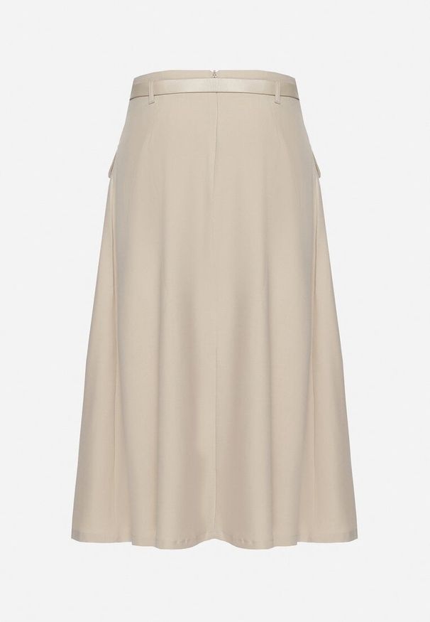 Born2be - Beżowa Spódnica o Rozkloszowanym Kroju z Paskiem w Talii i Ozdobnymi Guzikami Vikkila. Okazja: do pracy, na co dzień. Kolor: beżowy. Materiał: satyna. Wzór: aplikacja. Styl: elegancki, casual, wizytowy