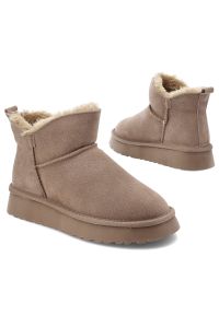 Beżowe Śniegowce Vinceza Ocieplane Buty Damskie. Okazja: na spacer, na co dzień. Kolor: beżowy. Materiał: zamsz, futro, jeans, dzianina. Sezon: zima. Styl: casual #7