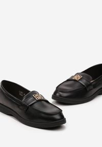 Renee - Czarne Mokasyny Loafersy z Minimalistyczną Klamrą Nanahla. Okazja: na co dzień. Zapięcie: klamry. Kolor: czarny. Styl: casual, elegancki