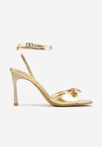 Born2be - Złote Eleganckie Sandały VICES na Szpilce z Kokardą i Aplikacją z Cyrkoniami Melirea. Okazja: do pracy, na spotkanie biznesowe. Zapięcie: pasek. Kolor: złoty. Wzór: aplikacja. Obcas: na szpilce. Styl: elegancki #9