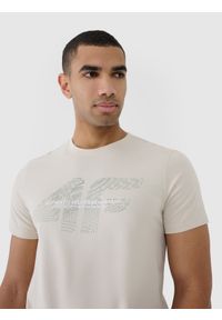 4f - 4F T-shirt regular z nadrukiem męski - beżowy XXL. Okazja: na co dzień. Kolor: beżowy. Materiał: dzianina, jersey, bawełna. Długość rękawa: krótki rękaw. Długość: krótkie. Wzór: nadruk. Styl: sportowy, klasyczny, casual