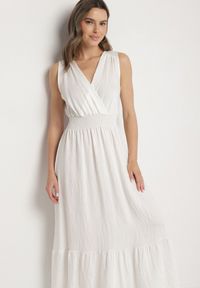 Born2be - Biała Sukienka o Rozkloszowanym Kroju Bez Rękawów z Kopertowym Dekoltem Filoria. Typ kołnierza: dekolt kopertowy. Kolor: biały. Długość rękawa: bez rękawów. Typ sukienki: kopertowe. Styl: elegancki #5