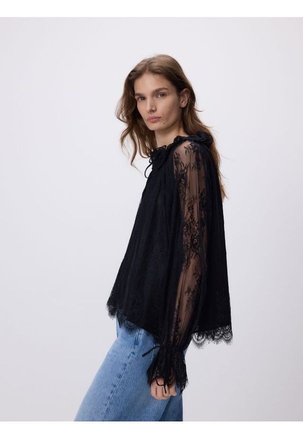 Reserved - Koronkowa bluzka - czarny. Kolor: czarny. Materiał: koronka