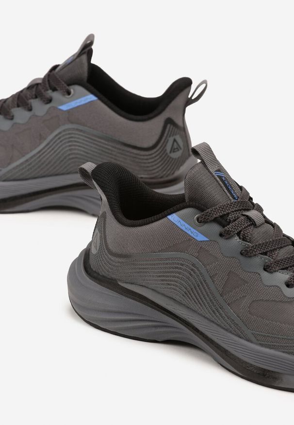 Born2be - Ciemnoszare Buty Sportowe Sneakersy Ozdobione Tłoczonym Wzorem Axevia. Kolor: szary. Materiał: dresówka. Wzór: aplikacja
