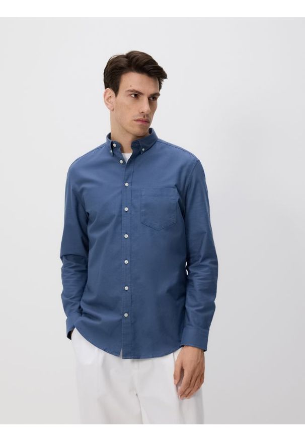 Reserved - Bawełniana koszula regular fit - granatowy. Kolor: niebieski. Materiał: bawełna