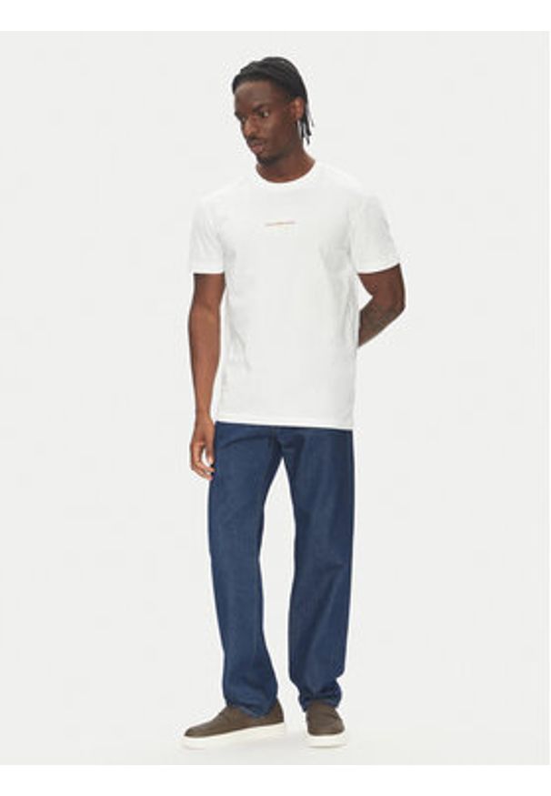 Calvin Klein Jeans T-Shirt Monologo J30J325649 Biały Regular Fit. Kolor: biały. Materiał: bawełna
