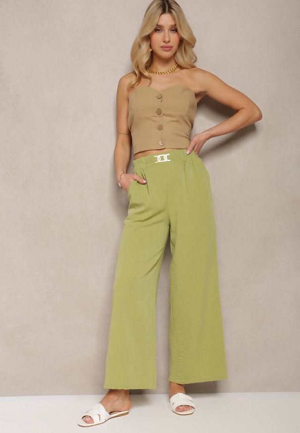 Renee - Jasnozielone Spodnie z Szerokimi Nogawkami w Stylu Palazzo High Waist z Gumką w Pasie z Ozdobnym Elementem Ellsiana. Okazja: na co dzień. Stan: podwyższony. Kolor: zielony. Materiał: bawełna. Styl: elegancki, casual
