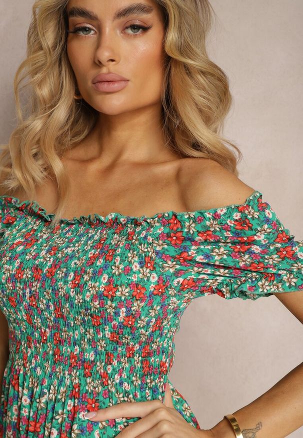 Renee - Zielona Hiszpanka Sukienka z Wiskozy w Kwiatowy Wzór z Gumką w Pasie Silemia. Okazja: na co dzień. Typ kołnierza: dekolt hiszpanka. Kolor: zielony. Materiał: wiskoza. Wzór: kwiaty. Typ sukienki: proste, rozkloszowane. Styl: casual, elegancki