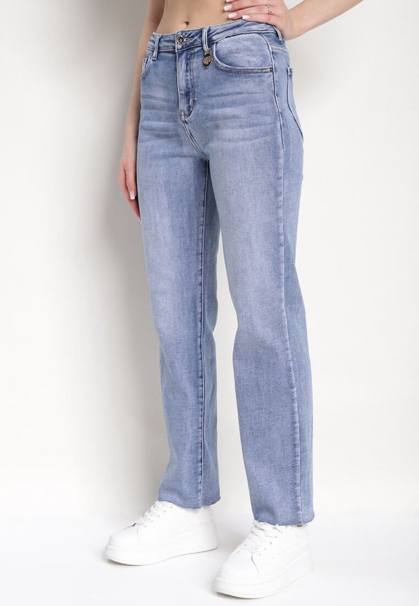 Born2be - Jasnoniebieskie Jeansy o Fasonie Regular z Bawełny Podwijane Nogawki Grisala. Okazja: na co dzień. Kolor: niebieski. Styl: klasyczny, elegancki, casual