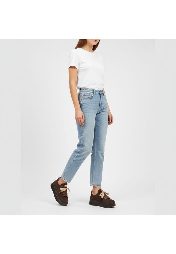 Sneakersy damskie Karino, cholewka ze skóry naturalnej zamszowej miękka konstrukcja dekoracyjne sznurowanie na wstążkach gruba podeszwa, brązowe, 599. Zapięcie: sznurówki. Kolor: brązowy. Materiał: zamsz, skóra. Szerokość cholewki: normalna