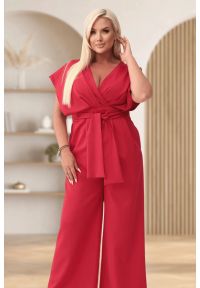 Moda Size Plus Iwanek - Elegancki czerwony kombinezon Valentina XXL OVERSIZE. Okazja: na imprezę. Stan: podwyższony. Kolor: czerwony. Materiał: tkanina, poliester, elastan. Długość: krótkie. Wzór: gładki. Styl: elegancki #1