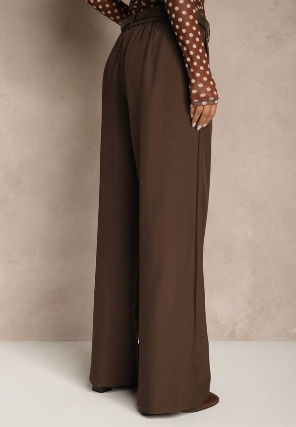 Renee - Brązowe Szerokie Spodnie Garniturowe z Paskiem ze Sprzączką Muszelką Salanva. Okazja: na co dzień. Kolor: brązowy. Styl: klasyczny, casual