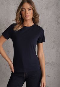 Renee - Granatowy T-shirt z Bawełny z Okrągłym Dekoltem Nedima. Okazja: na co dzień. Kolor: niebieski. Materiał: bawełna. Styl: casual, klasyczny #5