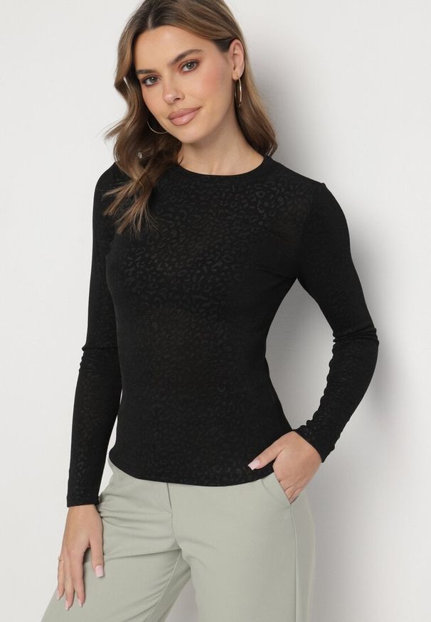 Born2be - Czarna Bluzka z Wiskozą w Panterkowy Wzór Danelis. Okazja: na co dzień. Kolor: czarny. Materiał: wiskoza. Styl: klasyczny, elegancki, casual