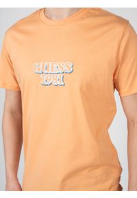 Guess T-Shirt "Embro" | M3GI30K8FQ4 | Mężczyzna | Pomarańczowy. Okazja: na co dzień. Kolor: pomarańczowy. Materiał: bawełna. Długość: długie. Styl: casual, elegancki