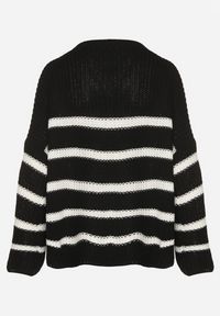Born2be - Czarny Dzianinowy Sweter z Długimi Szerokimi Rękawami w Pasy Samsoni. Kolor: czarny. Materiał: dzianina. Długość: długie #5