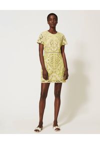 TwinSet - TWINSET - Ażurowa sukienka z krótkim rękawem. Kolor: żółty. Materiał: bawełna. Długość rękawa: krótki rękaw. Wzór: ażurowy. Długość: mini #5