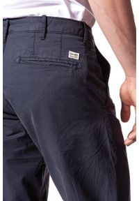 Wrangler - KRÓTKIE SPODENKI WRANGLER CHINO SHORTS NAVY W14MLL49I. Długość: krótkie. Styl: klasyczny #7