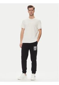 Calvin Klein Jeans Spodnie dresowe Painted J30J327535 Czarny Regular Fit. Kolor: czarny. Materiał: bawełna #3
