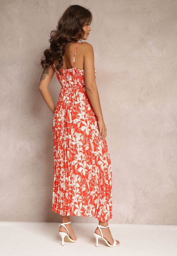 Renee - Pomarańczowa Kwiecista Sukienka Maxi z Plisowanym Dołem i Gumką w Talii Xinne. Typ kołnierza: dekolt kopertowy. Kolor: pomarańczowy. Długość rękawa: na ramiączkach. Sezon: wiosna, lato. Typ sukienki: kopertowe. Długość: maxi