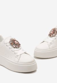 Born2be - Biało-Różowe Sneakersy na Platformie z Perforacją i Ozdobnym Kamieniem Dilhela. Nosek buta: okrągły. Zapięcie: sznurówki. Kolor: biały. Materiał: materiał. Obcas: na platformie. Wysokość obcasa: niski #6