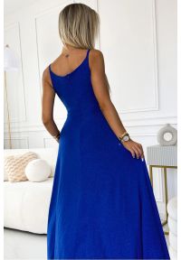 Numoco - Długa sukienka na wesele błyszcząca na ramiączkach chaber. Okazja: na ślub cywilny, na wesele. Materiał: tkanina, elastan, materiał. Długość rękawa: na ramiączkach. Wzór: aplikacja. Typ sukienki: rozkloszowane. Styl: elegancki, wizytowy. Długość: maxi #2