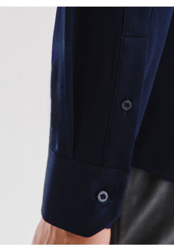 Pako Lorente - PAKO LORENTE – Granatowa koszula z bawełną. Kolor: niebieski. Materiał: bawełna. Długość rękawa: długi rękaw. Długość: długie