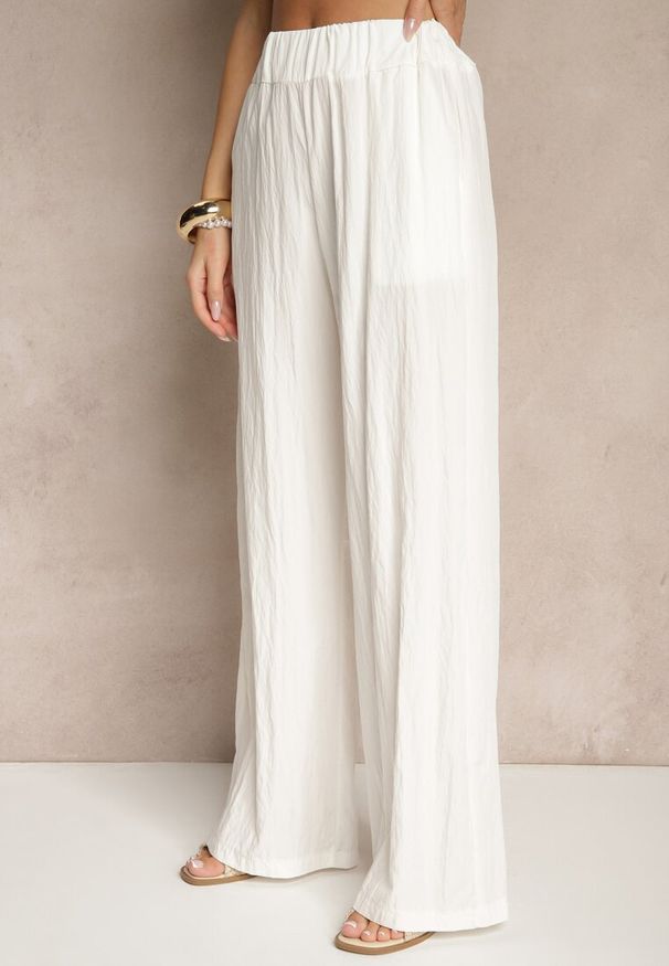 Renee - Biały Komplet z Wiskozą Spodnie o Szerokim Kroju i Bluzka z Baskinką Evellimi. Kolor: biały. Materiał: wiskoza