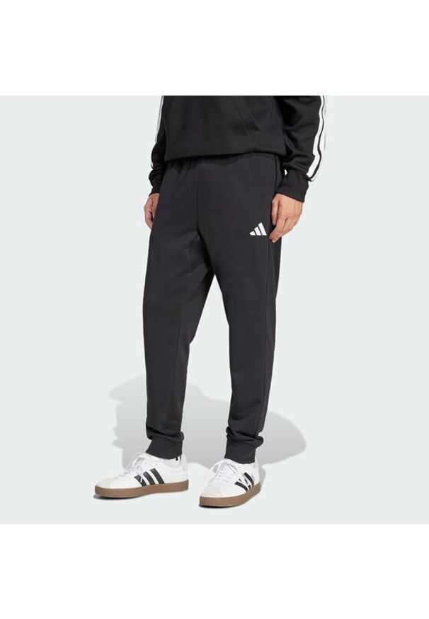 Adidas - adidas Spodnie dresowe Essentials Feel Cozy JE3854 Czarny Regular Fit. Kolor: czarny. Materiał: bawełna