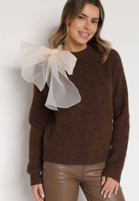 Born2be - Brązowy Sweter z Domieszką Wełny z Ozdobnym Wiązaniem Tuselana. Okazja: na co dzień. Kolor: brązowy. Materiał: wełna. Wzór: aplikacja. Styl: klasyczny, casual, elegancki #7