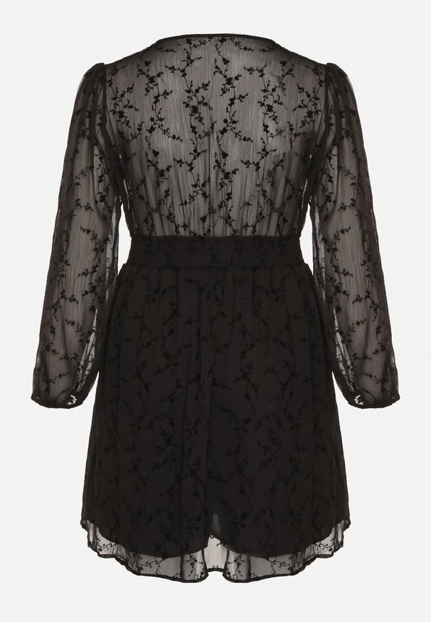 Born2be - Czarna Rozkloszowana Sukienka z Siateczki z Kwiatowym Wzorem Vidnessa. Okazja: na co dzień. Typ kołnierza: dekolt w kształcie V. Kolekcja: plus size. Kolor: czarny. Materiał: poliester. Wzór: kwiaty. Typ sukienki: dla puszystych. Styl: klasyczny, casual