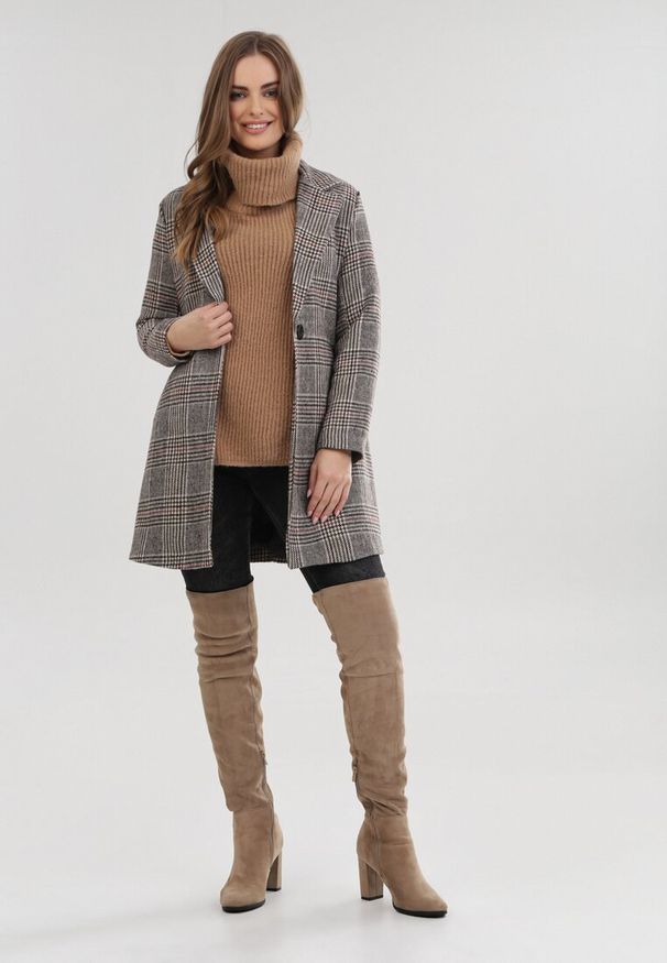 Born2be - Jasnobrązowy Golf Oversize Out Of This World. Okazja: na spacer, na co dzień. Typ kołnierza: golf. Kolor: brązowy. Materiał: dzianina, skóra, jeans, wiskoza. Długość: długie. Wzór: prążki. Styl: casual, elegancki, klasyczny