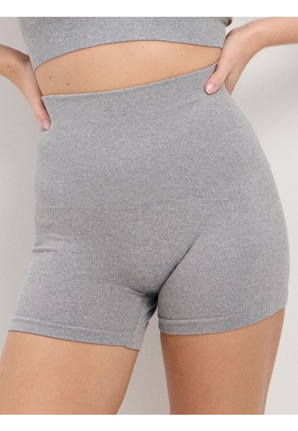 Sinsay - Bezszwowe prążkowane kolarki - szary. Kolor: szary. Materiał: prążkowany