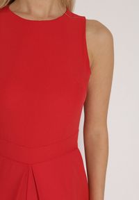 Born2be - Czerwony Elegancki Kombinezon z Ozdobnymi Zakładkami Zellysha. Okazja: na co dzień, na spotkanie biznesowe. Kolor: czerwony. Wzór: aplikacja. Styl: elegancki #8